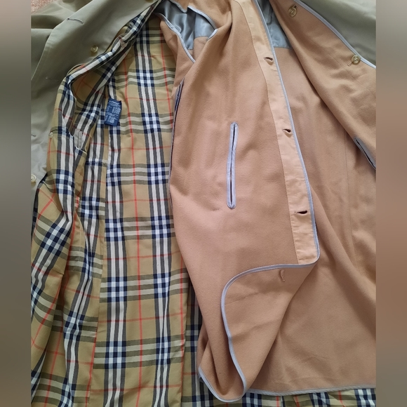 Vintage Burberry trench coat - Picture 6 of 15